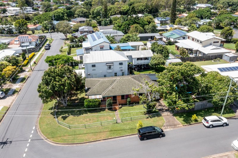 Photo - 2 Drysdale Street, Wynnum West QLD 4178 - Image 11