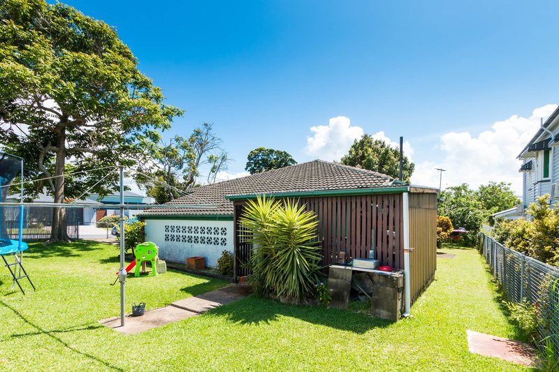 Photo - 2 Drysdale Street, Wynnum West QLD 4178 - Image 14