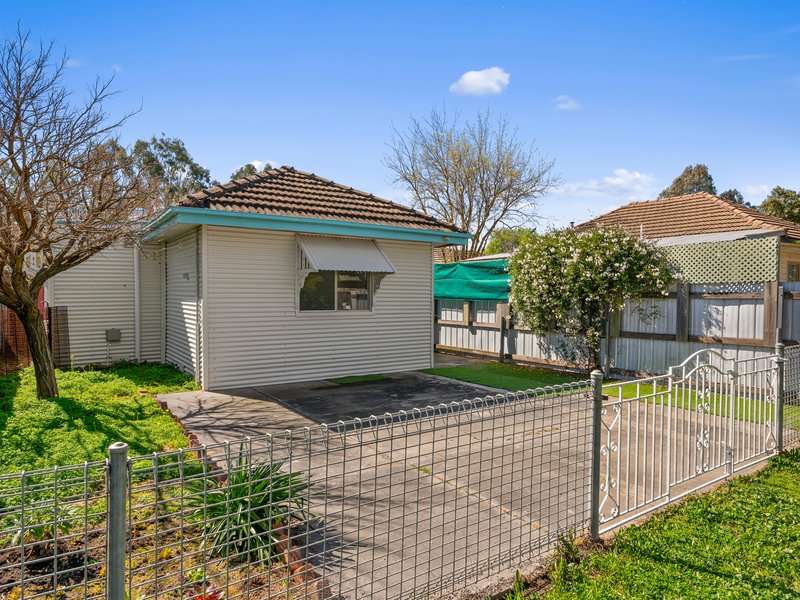Photo - 2 Duffy Street, Benalla VIC 3672 - Image 3