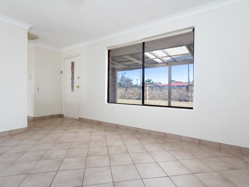 Photo - 2 Durras Place, South Lake WA 6164 - Image 7