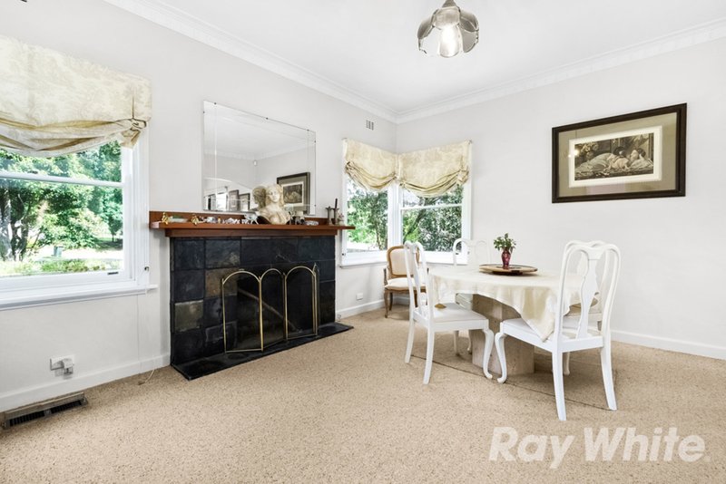 Photo - 2 Durward Avenue, Glen Waverley VIC 3150 - Image 5