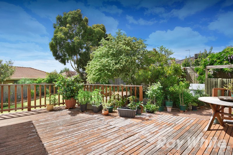 Photo - 2 Durward Avenue, Glen Waverley VIC 3150 - Image 9