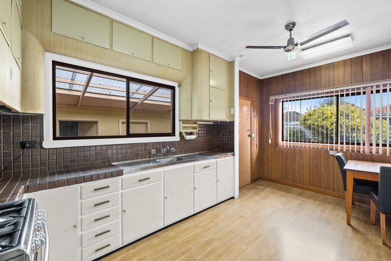 Photo - 2 Eagland Road, Cheltenham VIC 3192 - Image 6