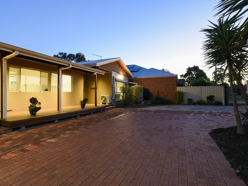 Photo - 2 Earls Court, Thornlie WA 6108 - Image 23