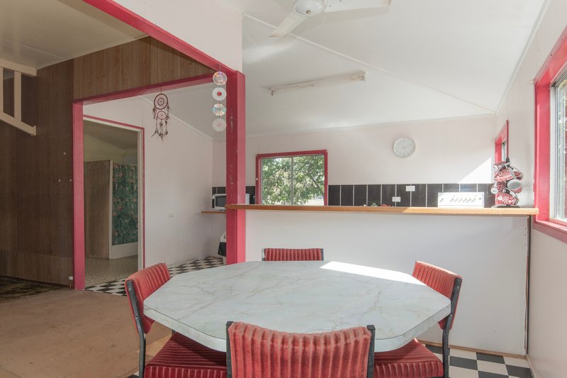 Photo - 2 East Street, Wowan QLD 4702 - Image 3