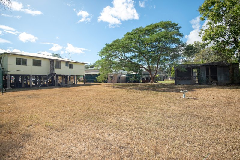 Photo - 2 East Street, Wowan QLD 4702 - Image 17