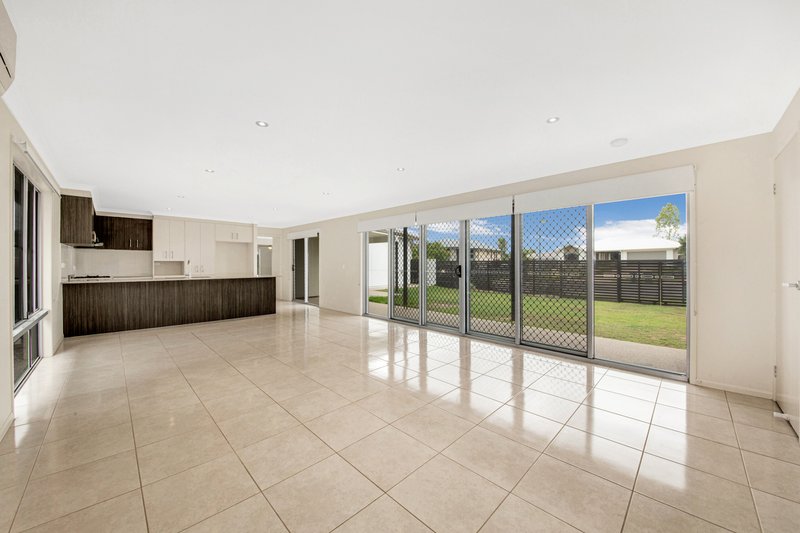 Photo - 2 Eccles Close, Kirkwood QLD 4680 - Image 3