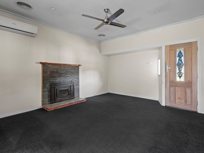 Photo - 2 Edward Street, Benalla VIC 3672 - Image 4