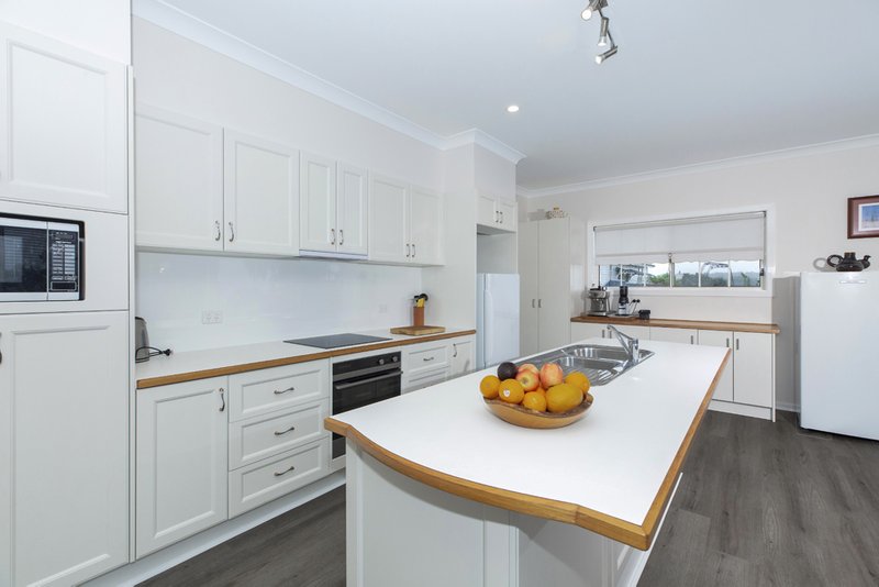 Photo - 2 Edward Street, Fennell Bay NSW 2283 - Image 3