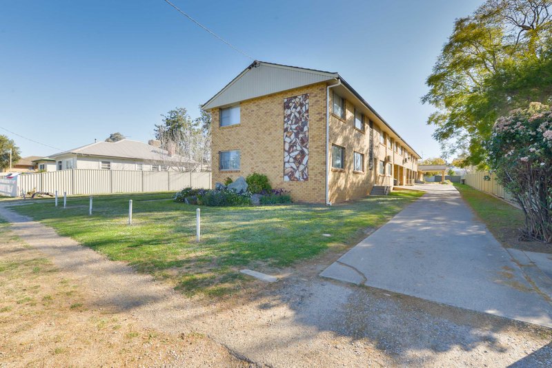 Photo - 2 Edward Street, Tamworth NSW 2340 - Image 2