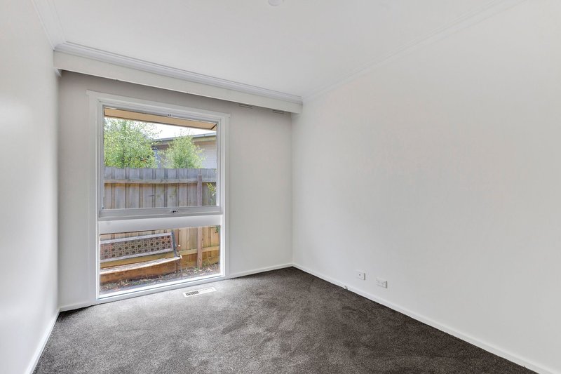 Photo - 2 Effron Court, Frankston VIC 3199 - Image 6