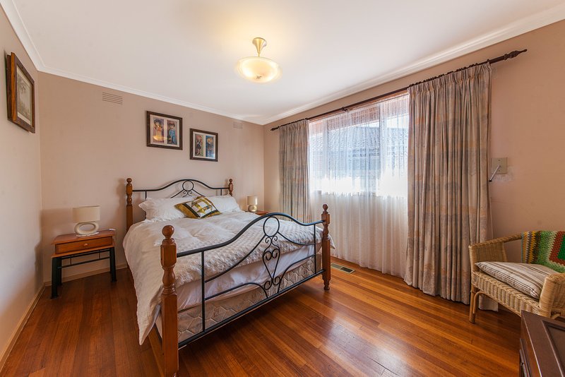 Photo - 2 Eildon Drive, Keysborough VIC 3173 - Image 7