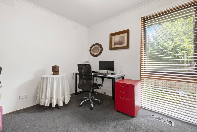 Photo - 2 El Greco Court, Scoresby VIC 3179 - Image 12