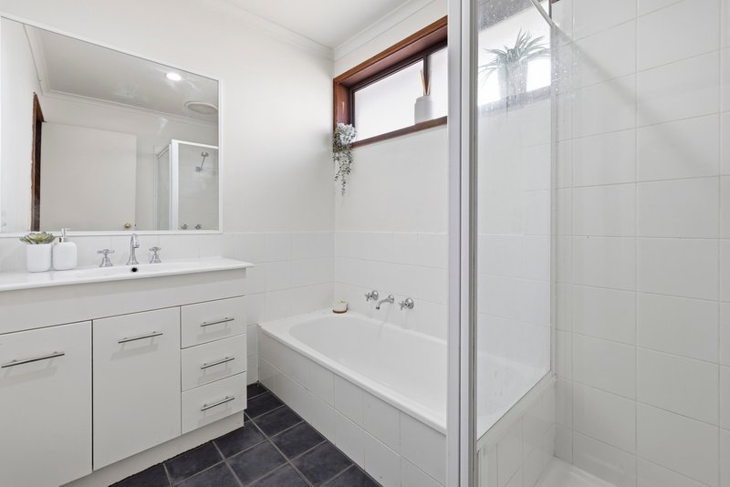 Photo - 2 El Greco Court, Scoresby VIC 3179 - Image 17