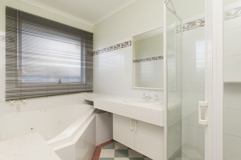 Photo - 2 Eldan Drive, Werribee VIC 3030 - Image 10