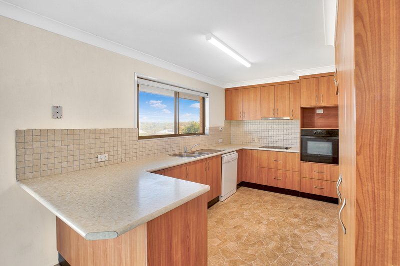 Photo - 2 Enfield Crescent, Battery Hill QLD 4551 - Image 5