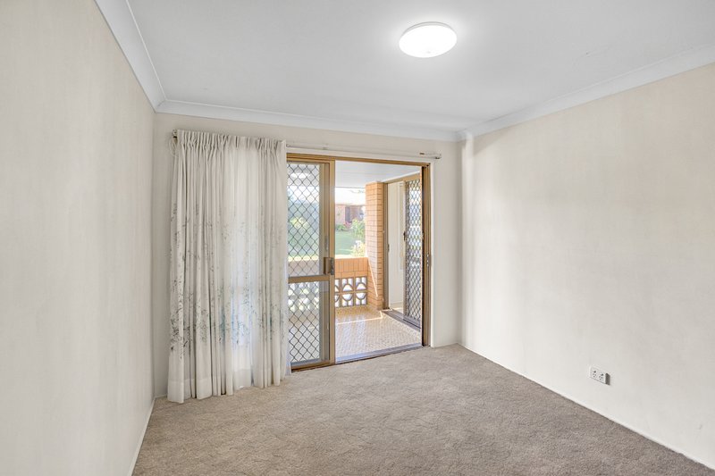 Photo - 2 Enfield Crescent, Battery Hill QLD 4551 - Image 17