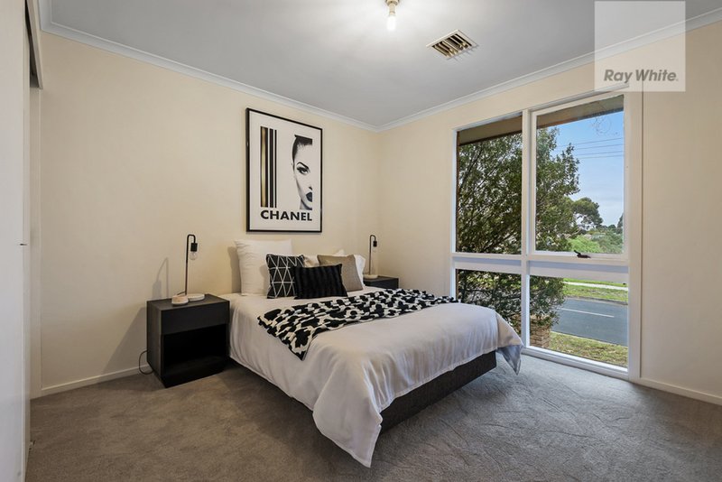 Photo - 2 Enfield Place, Craigieburn VIC 3064 - Image 2