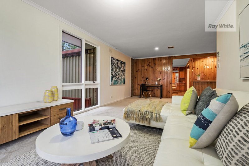 Photo - 2 Enfield Place, Craigieburn VIC 3064 - Image 4