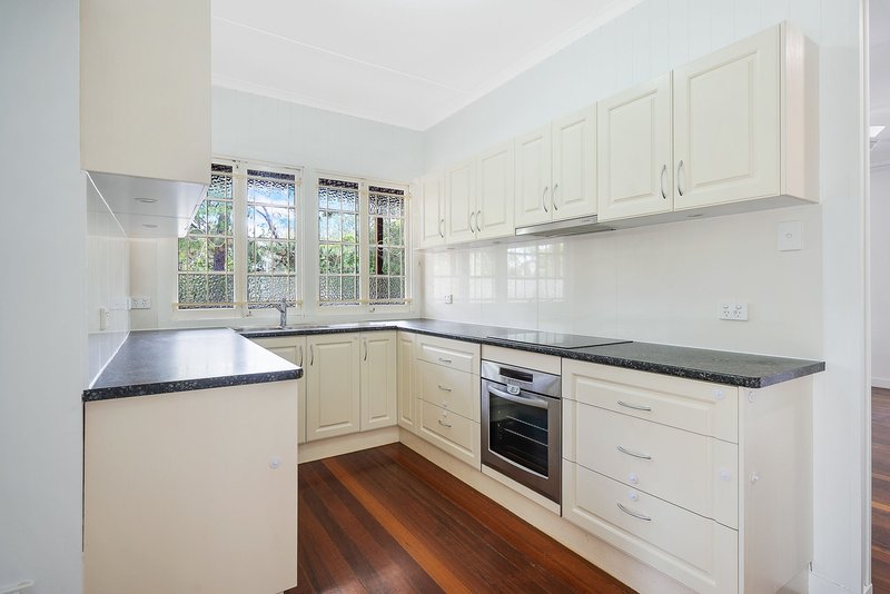 Photo - 2 English Street, Elimbah QLD 4516 - Image 2