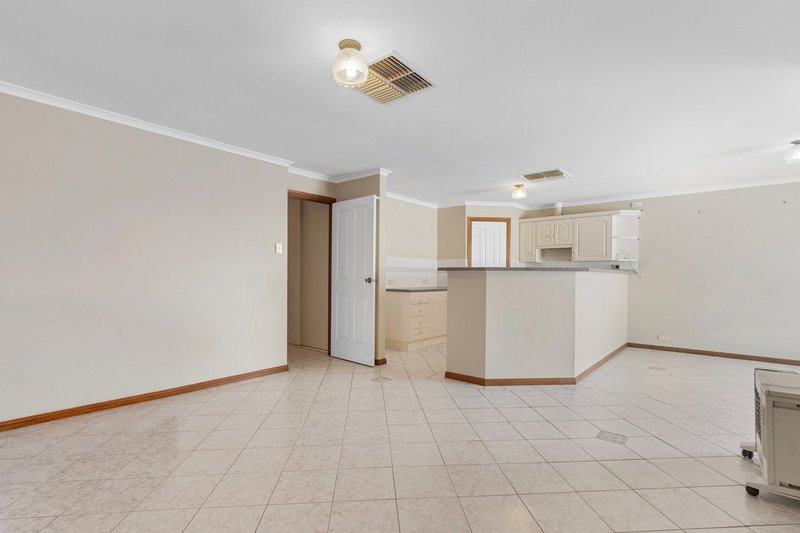 Photo - 2 Enmore Drive, Craigmore SA 5114 - Image 12
