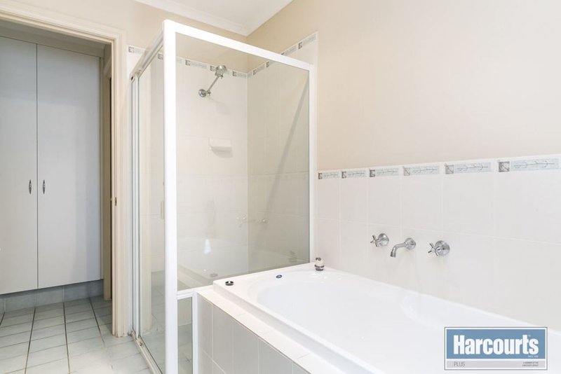 Photo - 2 Erebus Glen, Hallett Cove SA 5158 - Image 6