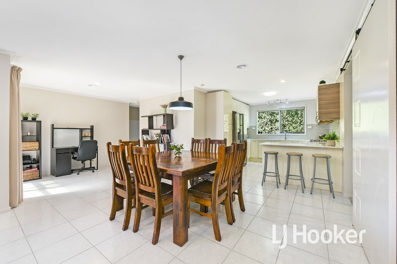 Photo - 2 Erin Court, Hampton Park VIC 3976 - Image 4