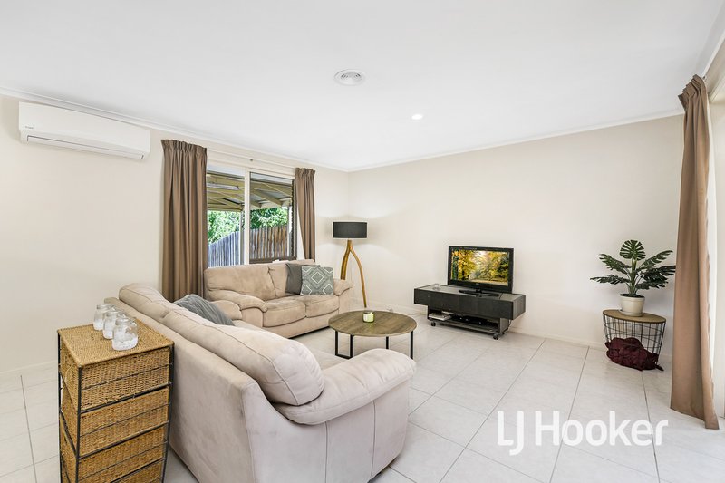 Photo - 2 Erin Court, Hampton Park VIC 3976 - Image 6