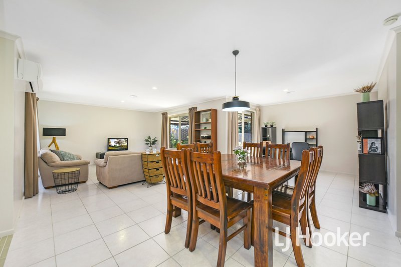 Photo - 2 Erin Court, Hampton Park VIC 3976 - Image 8