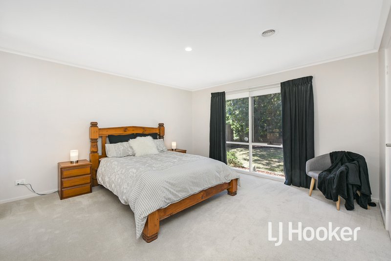 Photo - 2 Erin Court, Hampton Park VIC 3976 - Image 9