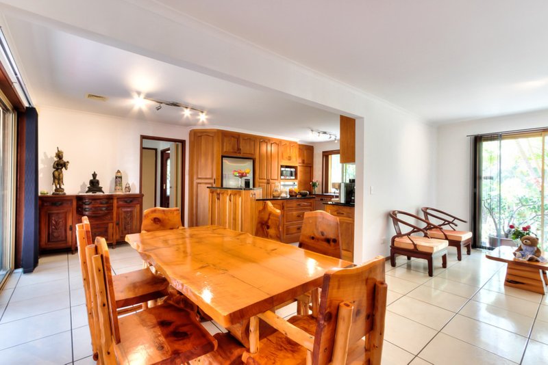 Photo - 2 Essex Close (Dorset Drive) , Springwood QLD 4127 - Image 9