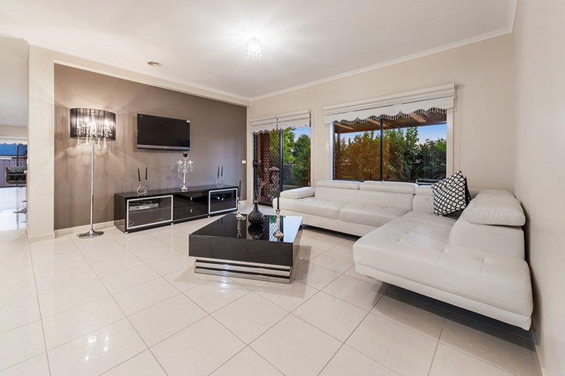 Photo - 2 Explorers Place, Craigieburn VIC 3064 - Image 6