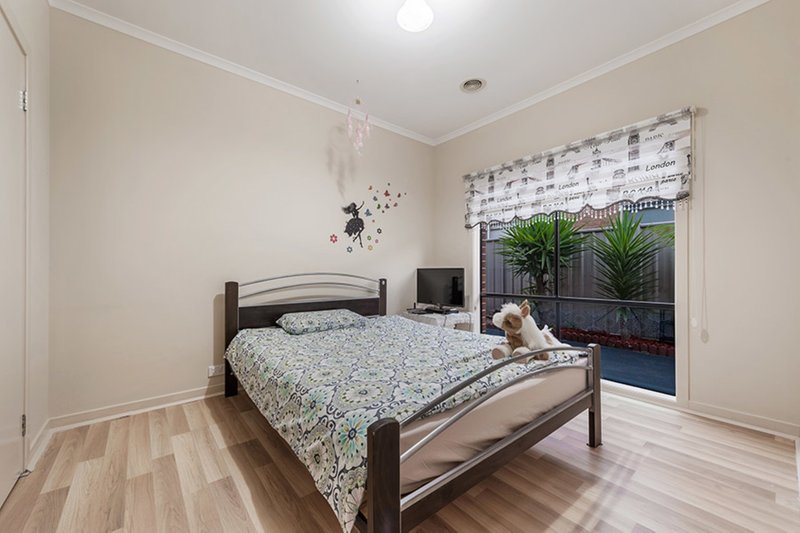 Photo - 2 Explorers Place, Craigieburn VIC 3064 - Image 8