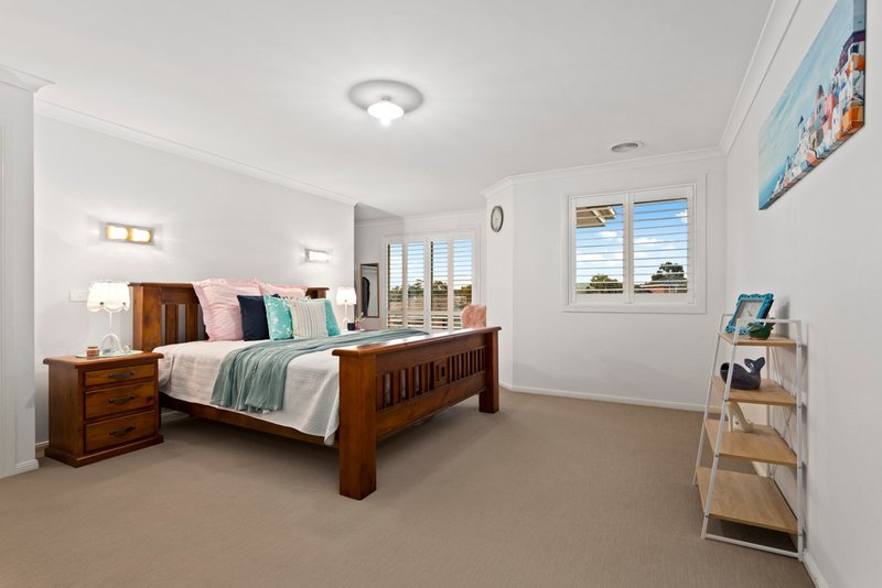 Photo - 2 Eynon Court, Mill Park VIC 3082 - Image 7