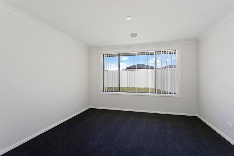 Photo - 2 Fairleigh Place, Kelso NSW 2795 - Image 7