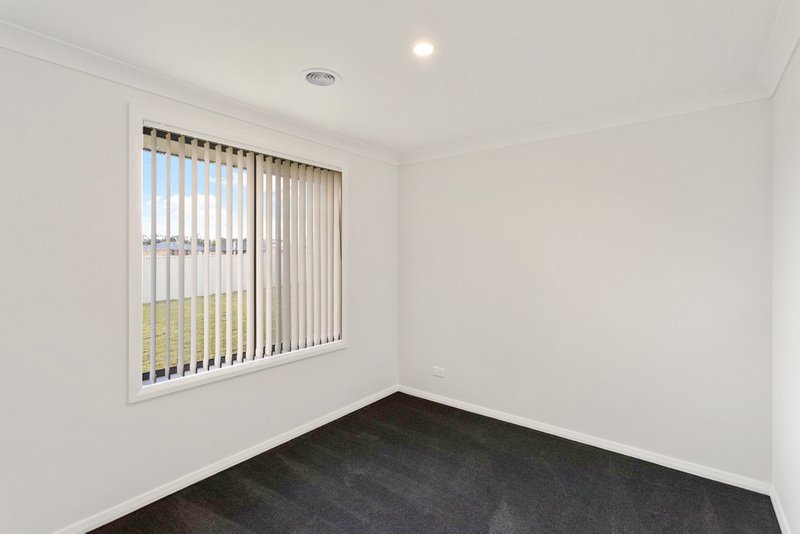 Photo - 2 Fairleigh Place, Kelso NSW 2795 - Image 11