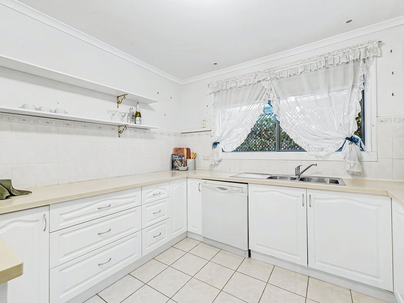 Photo - 2 Falcon Place, Pakenham VIC 3810 - Image 4