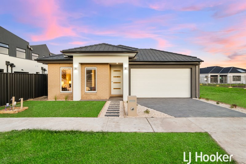 2 Falconer Court, Clyde North VIC 3978