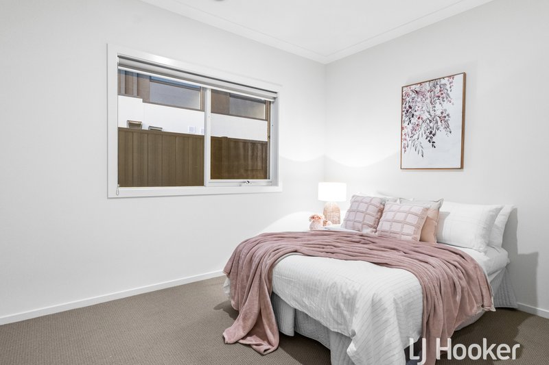 Photo - 2 Falconer Court, Clyde North VIC 3978 - Image 12