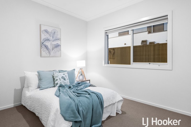Photo - 2 Falconer Court, Clyde North VIC 3978 - Image 13