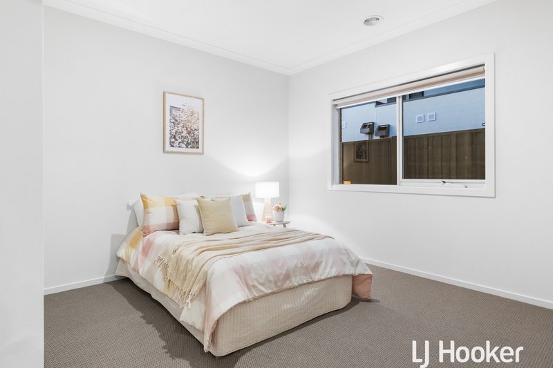 Photo - 2 Falconer Court, Clyde North VIC 3978 - Image 14