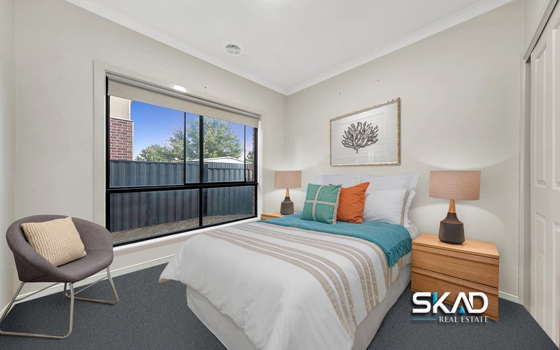 Photo - 2 Falls Avenue, Craigieburn VIC 3064 - Image 11