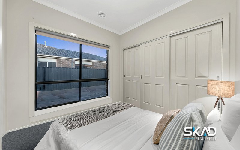 Photo - 2 Falls Avenue, Craigieburn VIC 3064 - Image 13