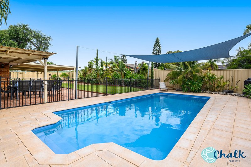 Photo - 2 Farrington Street, Warnbro WA 6169 - Image 4