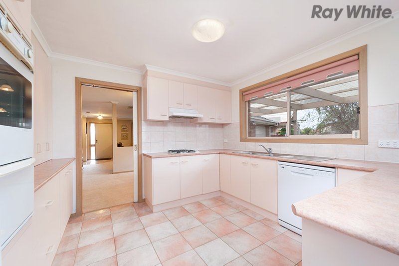 Photo - 2 Favaro Place, Hillside VIC 3037 - Image 6