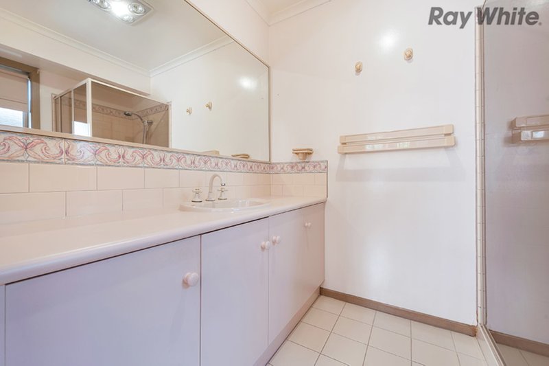 Photo - 2 Favaro Place, Hillside VIC 3037 - Image 7