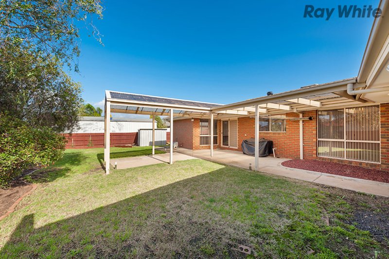 Photo - 2 Favaro Place, Hillside VIC 3037 - Image 8