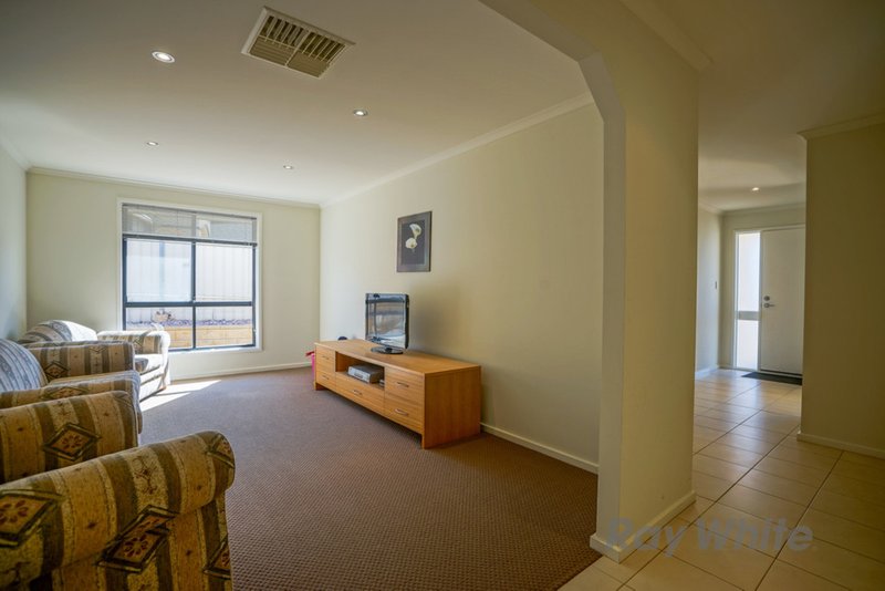 Photo - 2 Finlay Court, Moonta Bay SA 5558 - Image 7