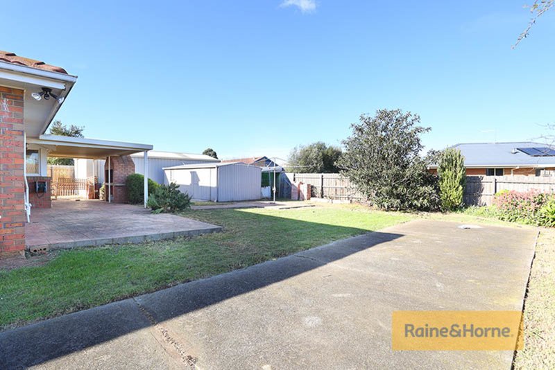 Photo - 2 Fisher Place, Kurunjang VIC 3337 - Image 8