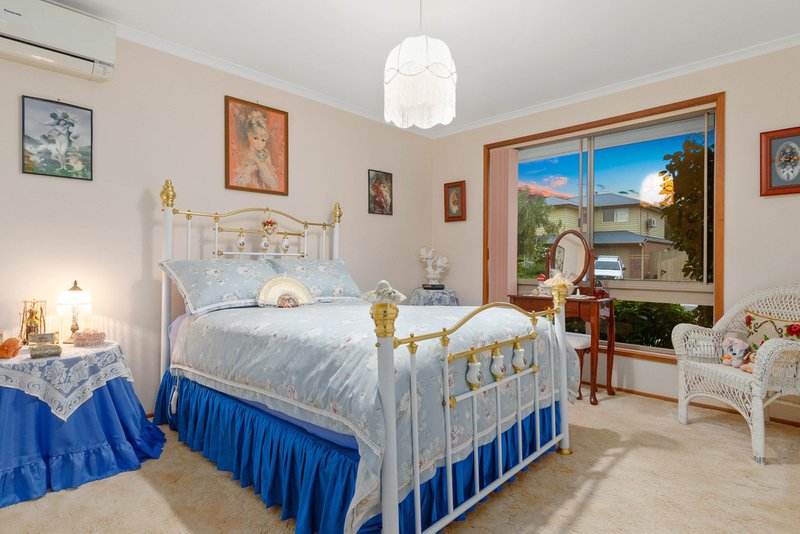 Photo - 2 Flemington Crescent, Werribee VIC 3030 - Image 2